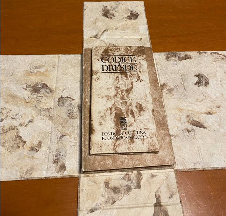 Estuche para facsímil del Códice de Dresde